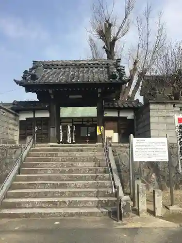 興昌寺の山門