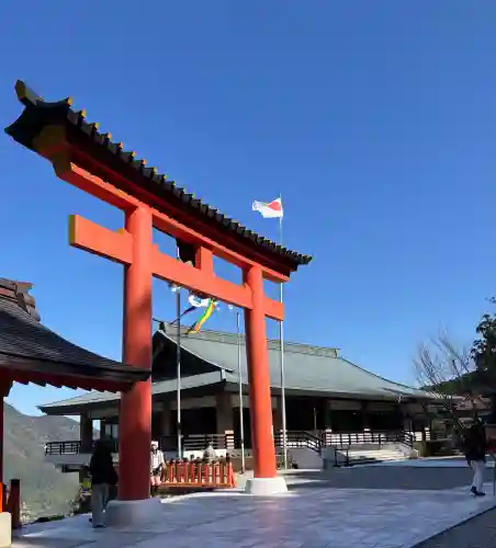 熊野那智大社の{uncategorized: "未分類", other: "その他", undefined: "問題あり", building: "その他建物", grave: "お墓", sacred_gate: "鳥居", guardian: "狛犬", statue: "像", buddha: "仏像", history: "歴史", nature: "自然", garden: "庭園", animal: "動物", pagoda: "塔", temizu: "手水舎", mountain_gate: "山門・神門", sanctuary: "本殿・本堂", subordinate: "末社・摂社", art: "芸術", scenery: "景色", jizo: "地蔵", ema: "絵馬", goshuin: "御朱印", omikuji: "おみくじ", items: "授与品その他", amulet: "お守り", goshuincho: "御朱印帳", eats: "食事", festival: "お祭り", votive_dance: "神楽", shichigosan: "七五三参", wedding: "結婚式", experience: "体験その他", initially: "初詣", around: "周辺", anti_infection: "感染症対策"}