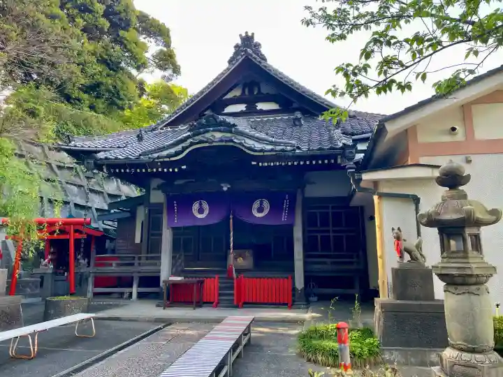徳寿院の{uncategorized: "未分類", other: "その他", undefined: "問題あり", building: "その他建物", grave: "お墓", sacred_gate: "鳥居", guardian: "狛犬", statue: "像", buddha: "仏像", history: "歴史", nature: "自然", garden: "庭園", animal: "動物", pagoda: "塔", temizu: "手水舎", mountain_gate: "山門・神門", sanctuary: "本殿・本堂", subordinate: "末社・摂社", art: "芸術", scenery: "景色", jizo: "地蔵", ema: "絵馬", goshuin: "御朱印", omikuji: "おみくじ", items: "授与品その他", amulet: "お守り", goshuincho: "御朱印帳", eats: "食事", festival: "お祭り", votive_dance: "神楽", shichigosan: "七五三参", wedding: "結婚式", experience: "体験その他", initially: "初詣", around: "周辺", anti_infection: "感染症対策"}