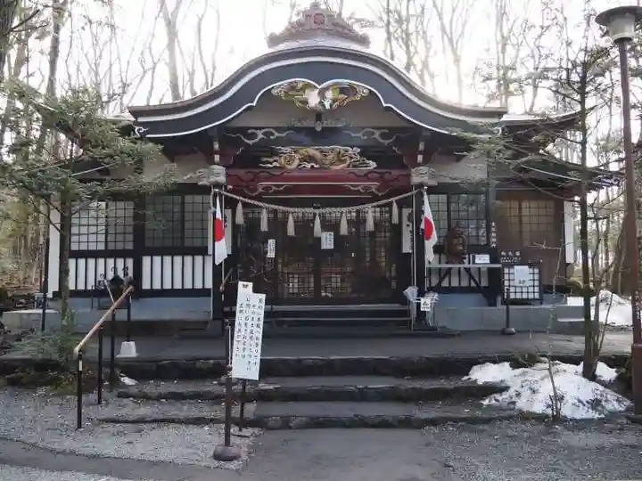 新屋山神社の本殿・本堂