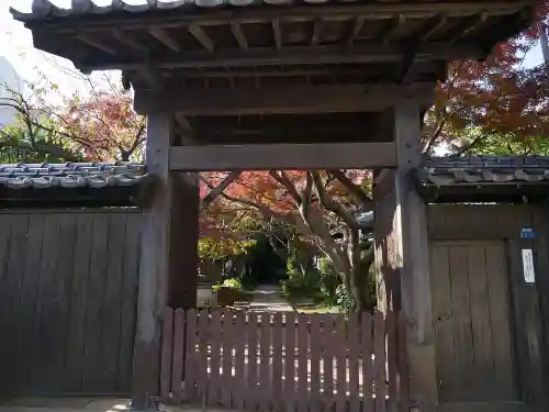 竜巌寺の山門・神門