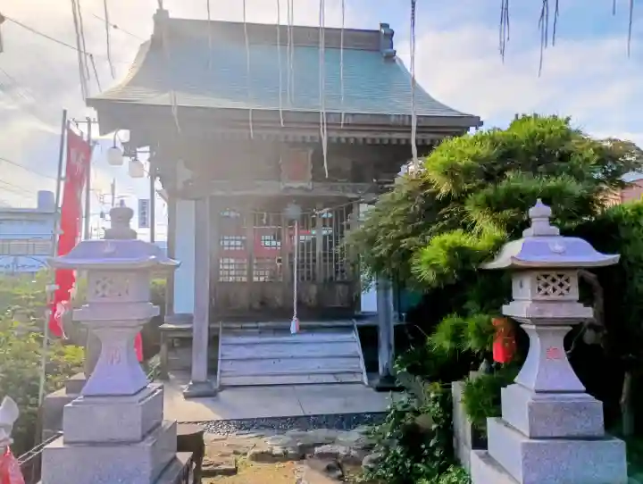楠森稲荷神社の{uncategorized: "未分類", other: "その他", undefined: "問題あり", building: "その他建物", grave: "お墓", sacred_gate: "鳥居", guardian: "狛犬", statue: "像", buddha: "仏像", history: "歴史", nature: "自然", garden: "庭園", animal: "動物", pagoda: "塔", temizu: "手水舎", mountain_gate: "山門・神門", sanctuary: "本殿・本堂", subordinate: "末社・摂社", art: "芸術", scenery: "景色", jizo: "地蔵", ema: "絵馬", goshuin: "御朱印", omikuji: "おみくじ", items: "授与品その他", amulet: "お守り", goshuincho: "御朱印帳", eats: "食事", festival: "お祭り", votive_dance: "神楽", shichigosan: "七五三参", wedding: "結婚式", experience: "体験その他", initially: "初詣", around: "周辺", anti_infection: "感染症対策"}