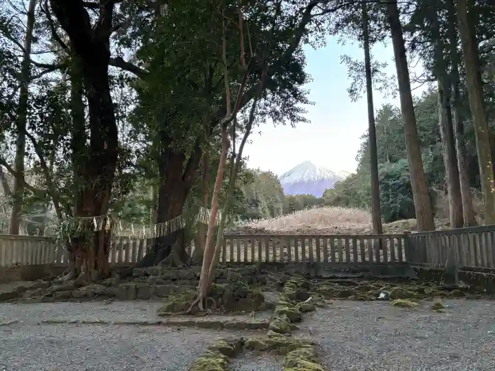 山宮浅間神社の{uncategorized: "未分類", other: "その他", undefined: "問題あり", building: "その他建物", grave: "お墓", sacred_gate: "鳥居", guardian: "狛犬", statue: "像", buddha: "仏像", history: "歴史", nature: "自然", garden: "庭園", animal: "動物", pagoda: "塔", temizu: "手水舎", mountain_gate: "山門・神門", sanctuary: "本殿・本堂", subordinate: "末社・摂社", art: "芸術", scenery: "景色", jizo: "地蔵", ema: "絵馬", goshuin: "御朱印", omikuji: "おみくじ", items: "授与品その他", amulet: "お守り", goshuincho: "御朱印帳", eats: "食事", festival: "お祭り", votive_dance: "神楽", shichigosan: "七五三参", wedding: "結婚式", experience: "体験その他", initially: "初詣", around: "周辺", anti_infection: "感染症対策"}