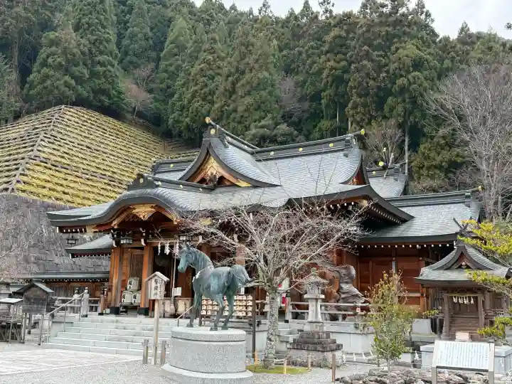 丹生川上神社(上社)の{uncategorized: "未分類", other: "その他", undefined: "問題あり", building: "その他建物", grave: "お墓", sacred_gate: "鳥居", guardian: "狛犬", statue: "像", buddha: "仏像", history: "歴史", nature: "自然", garden: "庭園", animal: "動物", pagoda: "塔", temizu: "手水舎", mountain_gate: "山門・神門", sanctuary: "本殿・本堂", subordinate: "末社・摂社", art: "芸術", scenery: "景色", jizo: "地蔵", ema: "絵馬", goshuin: "御朱印", omikuji: "おみくじ", items: "授与品その他", amulet: "お守り", goshuincho: "御朱印帳", eats: "食事", festival: "お祭り", votive_dance: "神楽", shichigosan: "七五三参", wedding: "結婚式", experience: "体験その他", initially: "初詣", around: "周辺", anti_infection: "感染症対策"}