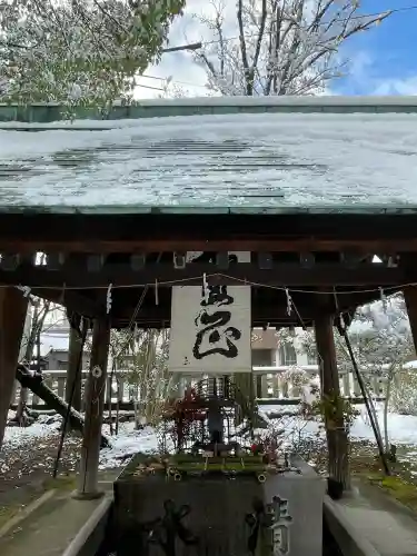 若宮神明社の{uncategorized: "未分類", other: "その他", undefined: "問題あり", building: "その他建物", grave: "お墓", sacred_gate: "鳥居", guardian: "狛犬", statue: "像", buddha: "仏像", history: "歴史", nature: "自然", garden: "庭園", animal: "動物", pagoda: "塔", temizu: "手水舎", mountain_gate: "山門・神門", sanctuary: "本殿・本堂", subordinate: "末社・摂社", art: "芸術", scenery: "景色", jizo: "地蔵", ema: "絵馬", goshuin: "御朱印", omikuji: "おみくじ", items: "授与品その他", amulet: "お守り", goshuincho: "御朱印帳", eats: "食事", festival: "お祭り", votive_dance: "神楽", shichigosan: "七五三参", wedding: "結婚式", experience: "体験その他", initially: "初詣", around: "周辺", anti_infection: "感染症対策"}
