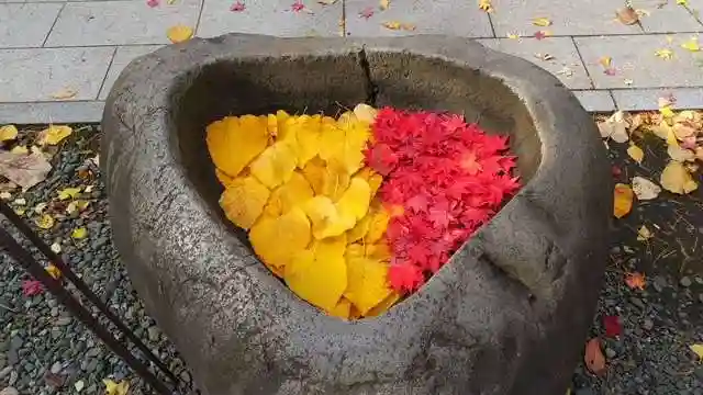 彌彦神社 (伊夜日子神社)の手水舎