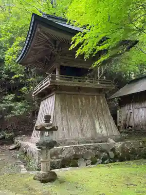 瑠璃寺の{uncategorized: "未分類", other: "その他", undefined: "問題あり", building: "その他建物", grave: "お墓", sacred_gate: "鳥居", guardian: "狛犬", statue: "像", buddha: "仏像", history: "歴史", nature: "自然", garden: "庭園", animal: "動物", pagoda: "塔", temizu: "手水舎", mountain_gate: "山門・神門", sanctuary: "本殿・本堂", subordinate: "末社・摂社", art: "芸術", scenery: "景色", jizo: "地蔵", ema: "絵馬", goshuin: "御朱印", omikuji: "おみくじ", items: "授与品その他", amulet: "お守り", goshuincho: "御朱印帳", eats: "食事", festival: "お祭り", votive_dance: "神楽", shichigosan: "七五三参", wedding: "結婚式", experience: "体験その他", initially: "初詣", around: "周辺", anti_infection: "感染症対策"}