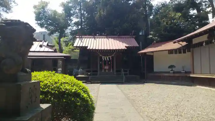 弦巻神社の庭園