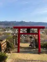 差出磯大嶽山神社 仕事と健康と厄よけの神さまの鳥居