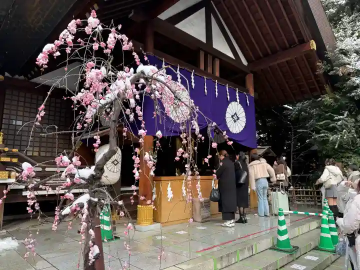 東京大神宮の{uncategorized: "未分類", other: "その他", undefined: "問題あり", building: "その他建物", grave: "お墓", sacred_gate: "鳥居", guardian: "狛犬", statue: "像", buddha: "仏像", history: "歴史", nature: "自然", garden: "庭園", animal: "動物", pagoda: "塔", temizu: "手水舎", mountain_gate: "山門・神門", sanctuary: "本殿・本堂", subordinate: "末社・摂社", art: "芸術", scenery: "景色", jizo: "地蔵", ema: "絵馬", goshuin: "御朱印", omikuji: "おみくじ", items: "授与品その他", amulet: "お守り", goshuincho: "御朱印帳", eats: "食事", festival: "お祭り", votive_dance: "神楽", shichigosan: "七五三参", wedding: "結婚式", experience: "体験その他", initially: "初詣", around: "周辺", anti_infection: "感染症対策"}