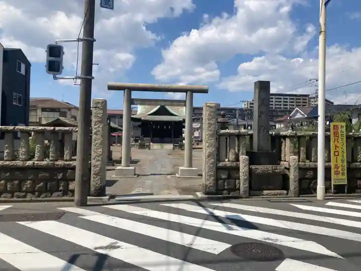 横浜熊野神社の{uncategorized: "未分類", other: "その他", undefined: "問題あり", building: "その他建物", grave: "お墓", sacred_gate: "鳥居", guardian: "狛犬", statue: "像", buddha: "仏像", history: "歴史", nature: "自然", garden: "庭園", animal: "動物", pagoda: "塔", temizu: "手水舎", mountain_gate: "山門・神門", sanctuary: "本殿・本堂", subordinate: "末社・摂社", art: "芸術", scenery: "景色", jizo: "地蔵", ema: "絵馬", goshuin: "御朱印", omikuji: "おみくじ", items: "授与品その他", amulet: "お守り", goshuincho: "御朱印帳", eats: "食事", festival: "お祭り", votive_dance: "神楽", shichigosan: "七五三参", wedding: "結婚式", experience: "体験その他", initially: "初詣", around: "周辺", anti_infection: "感染症対策"}