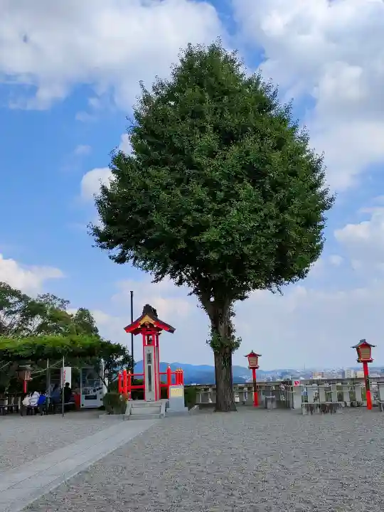 足利織姫神社の{uncategorized: "未分類", other: "その他", undefined: "問題あり", building: "その他建物", grave: "お墓", sacred_gate: "鳥居", guardian: "狛犬", statue: "像", buddha: "仏像", history: "歴史", nature: "自然", garden: "庭園", animal: "動物", pagoda: "塔", temizu: "手水舎", mountain_gate: "山門・神門", sanctuary: "本殿・本堂", subordinate: "末社・摂社", art: "芸術", scenery: "景色", jizo: "地蔵", ema: "絵馬", goshuin: "御朱印", omikuji: "おみくじ", items: "授与品その他", amulet: "お守り", goshuincho: "御朱印帳", eats: "食事", festival: "お祭り", votive_dance: "神楽", shichigosan: "七五三参", wedding: "結婚式", experience: "体験その他", initially: "初詣", around: "周辺", anti_infection: "感染症対策"}