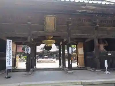 妻沼聖天山歓喜院の山門・神門