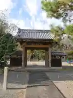 満勝寺の山門・神門