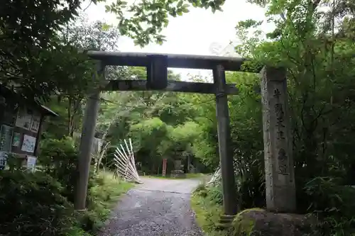 八王寺の鳥居