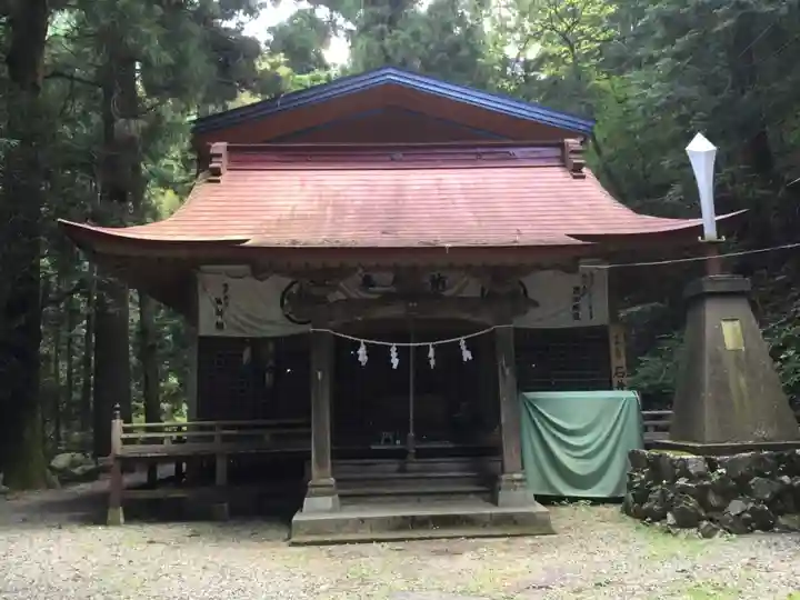 軍刀利神社の本殿・本堂