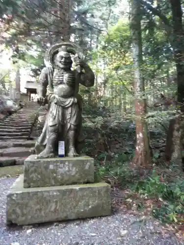 両子寺の像