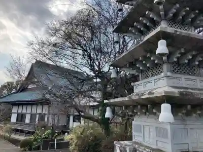本興寺の{uncategorized: "未分類", other: "その他", undefined: "問題あり", building: "その他建物", grave: "お墓", sacred_gate: "鳥居", guardian: "狛犬", statue: "像", buddha: "仏像", history: "歴史", nature: "自然", garden: "庭園", animal: "動物", pagoda: "塔", temizu: "手水舎", mountain_gate: "山門・神門", sanctuary: "本殿・本堂", subordinate: "末社・摂社", art: "芸術", scenery: "景色", jizo: "地蔵", ema: "絵馬", goshuin: "御朱印", omikuji: "おみくじ", items: "授与品その他", amulet: "お守り", goshuincho: "御朱印帳", eats: "食事", festival: "お祭り", votive_dance: "神楽", shichigosan: "七五三参", wedding: "結婚式", experience: "体験その他", initially: "初詣", around: "周辺", anti_infection: "感染症対策"}