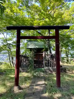 健御名方富命彦神別神社の末社・摂社