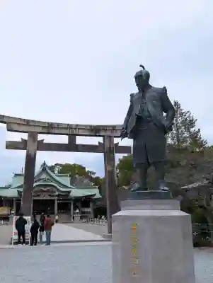 豊國神社の{uncategorized: "未分類", other: "その他", undefined: "問題あり", building: "その他建物", grave: "お墓", sacred_gate: "鳥居", guardian: "狛犬", statue: "像", buddha: "仏像", history: "歴史", nature: "自然", garden: "庭園", animal: "動物", pagoda: "塔", temizu: "手水舎", mountain_gate: "山門・神門", sanctuary: "本殿・本堂", subordinate: "末社・摂社", art: "芸術", scenery: "景色", jizo: "地蔵", ema: "絵馬", goshuin: "御朱印", omikuji: "おみくじ", items: "授与品その他", amulet: "お守り", goshuincho: "御朱印帳", eats: "食事", festival: "お祭り", votive_dance: "神楽", shichigosan: "七五三参", wedding: "結婚式", experience: "体験その他", initially: "初詣", around: "周辺", anti_infection: "感染症対策"}