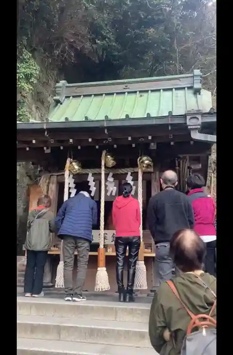 銭洗弁財天宇賀福神社の{uncategorized: "未分類", other: "その他", undefined: "問題あり", building: "その他建物", grave: "お墓", sacred_gate: "鳥居", guardian: "狛犬", statue: "像", buddha: "仏像", history: "歴史", nature: "自然", garden: "庭園", animal: "動物", pagoda: "塔", temizu: "手水舎", mountain_gate: "山門・神門", sanctuary: "本殿・本堂", subordinate: "末社・摂社", art: "芸術", scenery: "景色", jizo: "地蔵", ema: "絵馬", goshuin: "御朱印", omikuji: "おみくじ", items: "授与品その他", amulet: "お守り", goshuincho: "御朱印帳", eats: "食事", festival: "お祭り", votive_dance: "神楽", shichigosan: "七五三参", wedding: "結婚式", experience: "体験その他", initially: "初詣", around: "周辺", anti_infection: "感染症対策"}
