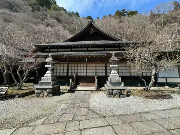 龍泉寺の{uncategorized: "未分類", other: "その他", undefined: "問題あり", building: "その他建物", grave: "お墓", sacred_gate: "鳥居", guardian: "狛犬", statue: "像", buddha: "仏像", history: "歴史", nature: "自然", garden: "庭園", animal: "動物", pagoda: "塔", temizu: "手水舎", mountain_gate: "山門・神門", sanctuary: "本殿・本堂", subordinate: "末社・摂社", art: "芸術", scenery: "景色", jizo: "地蔵", ema: "絵馬", goshuin: "御朱印", omikuji: "おみくじ", items: "授与品その他", amulet: "お守り", goshuincho: "御朱印帳", eats: "食事", festival: "お祭り", votive_dance: "神楽", shichigosan: "七五三参", wedding: "結婚式", experience: "体験その他", initially: "初詣", around: "周辺", anti_infection: "感染症対策"}