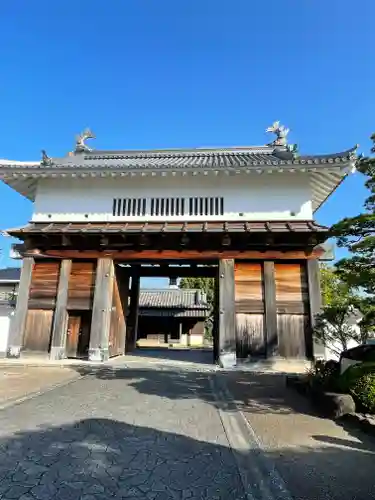 三光稲荷大明神の山門