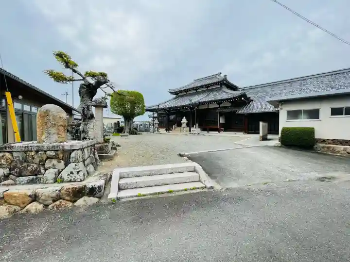 長福寺の{uncategorized: "未分類", other: "その他", undefined: "問題あり", building: "その他建物", grave: "お墓", sacred_gate: "鳥居", guardian: "狛犬", statue: "像", buddha: "仏像", history: "歴史", nature: "自然", garden: "庭園", animal: "動物", pagoda: "塔", temizu: "手水舎", mountain_gate: "山門・神門", sanctuary: "本殿・本堂", subordinate: "末社・摂社", art: "芸術", scenery: "景色", jizo: "地蔵", ema: "絵馬", goshuin: "御朱印", omikuji: "おみくじ", items: "授与品その他", amulet: "お守り", goshuincho: "御朱印帳", eats: "食事", festival: "お祭り", votive_dance: "神楽", shichigosan: "七五三参", wedding: "結婚式", experience: "体験その他", initially: "初詣", around: "周辺", anti_infection: "感染症対策"}