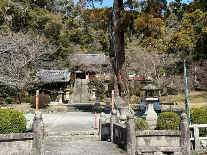 根来寺の{uncategorized: "未分類", other: "その他", undefined: "問題あり", building: "その他建物", grave: "お墓", sacred_gate: "鳥居", guardian: "狛犬", statue: "像", buddha: "仏像", history: "歴史", nature: "自然", garden: "庭園", animal: "動物", pagoda: "塔", temizu: "手水舎", mountain_gate: "山門・神門", sanctuary: "本殿・本堂", subordinate: "末社・摂社", art: "芸術", scenery: "景色", jizo: "地蔵", ema: "絵馬", goshuin: "御朱印", omikuji: "おみくじ", items: "授与品その他", amulet: "お守り", goshuincho: "御朱印帳", eats: "食事", festival: "お祭り", votive_dance: "神楽", shichigosan: "七五三参", wedding: "結婚式", experience: "体験その他", initially: "初詣", around: "周辺", anti_infection: "感染症対策"}