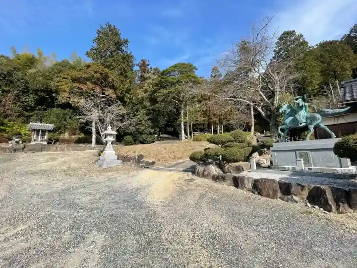安吉神社の{uncategorized: "未分類", other: "その他", undefined: "問題あり", building: "その他建物", grave: "お墓", sacred_gate: "鳥居", guardian: "狛犬", statue: "像", buddha: "仏像", history: "歴史", nature: "自然", garden: "庭園", animal: "動物", pagoda: "塔", temizu: "手水舎", mountain_gate: "山門・神門", sanctuary: "本殿・本堂", subordinate: "末社・摂社", art: "芸術", scenery: "景色", jizo: "地蔵", ema: "絵馬", goshuin: "御朱印", omikuji: "おみくじ", items: "授与品その他", amulet: "お守り", goshuincho: "御朱印帳", eats: "食事", festival: "お祭り", votive_dance: "神楽", shichigosan: "七五三参", wedding: "結婚式", experience: "体験その他", initially: "初詣", around: "周辺", anti_infection: "感染症対策"}