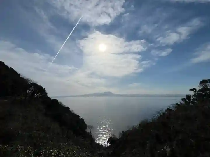 美保神社の{uncategorized: "未分類", other: "その他", undefined: "問題あり", building: "その他建物", grave: "お墓", sacred_gate: "鳥居", guardian: "狛犬", statue: "像", buddha: "仏像", history: "歴史", nature: "自然", garden: "庭園", animal: "動物", pagoda: "塔", temizu: "手水舎", mountain_gate: "山門・神門", sanctuary: "本殿・本堂", subordinate: "末社・摂社", art: "芸術", scenery: "景色", jizo: "地蔵", ema: "絵馬", goshuin: "御朱印", omikuji: "おみくじ", items: "授与品その他", amulet: "お守り", goshuincho: "御朱印帳", eats: "食事", festival: "お祭り", votive_dance: "神楽", shichigosan: "七五三参", wedding: "結婚式", experience: "体験その他", initially: "初詣", around: "周辺", anti_infection: "感染症対策"}