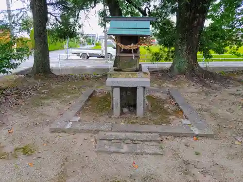 神明社（下屋）の末社