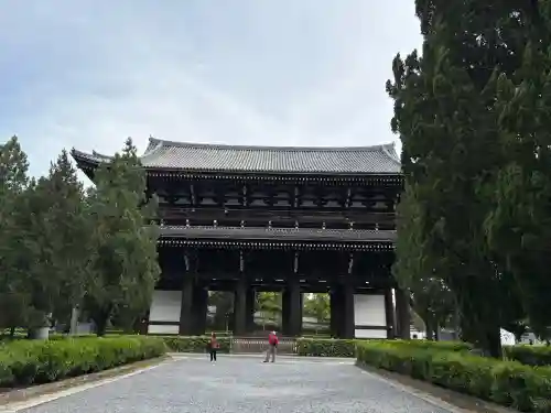 東福禅寺（東福寺）の{uncategorized: "未分類", other: "その他", undefined: "問題あり", building: "その他建物", grave: "お墓", sacred_gate: "鳥居", guardian: "狛犬", statue: "像", buddha: "仏像", history: "歴史", nature: "自然", garden: "庭園", animal: "動物", pagoda: "塔", temizu: "手水舎", mountain_gate: "山門・神門", sanctuary: "本殿・本堂", subordinate: "末社・摂社", art: "芸術", scenery: "景色", jizo: "地蔵", ema: "絵馬", goshuin: "御朱印", omikuji: "おみくじ", items: "授与品その他", amulet: "お守り", goshuincho: "御朱印帳", eats: "食事", festival: "お祭り", votive_dance: "神楽", shichigosan: "七五三参", wedding: "結婚式", experience: "体験その他", initially: "初詣", around: "周辺", anti_infection: "感染症対策"}