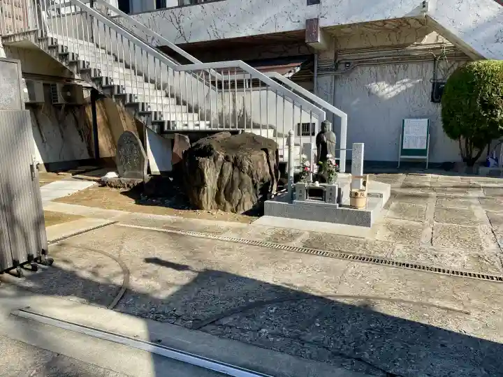 真乗院の{uncategorized: "未分類", other: "その他", undefined: "問題あり", building: "その他建物", grave: "お墓", sacred_gate: "鳥居", guardian: "狛犬", statue: "像", buddha: "仏像", history: "歴史", nature: "自然", garden: "庭園", animal: "動物", pagoda: "塔", temizu: "手水舎", mountain_gate: "山門・神門", sanctuary: "本殿・本堂", subordinate: "末社・摂社", art: "芸術", scenery: "景色", jizo: "地蔵", ema: "絵馬", goshuin: "御朱印", omikuji: "おみくじ", items: "授与品その他", amulet: "お守り", goshuincho: "御朱印帳", eats: "食事", festival: "お祭り", votive_dance: "神楽", shichigosan: "七五三参", wedding: "結婚式", experience: "体験その他", initially: "初詣", around: "周辺", anti_infection: "感染症対策"}