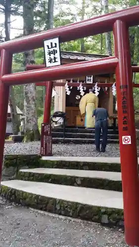 新屋山神社奥宮の鳥居