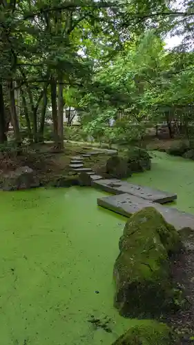帯廣神社の庭園