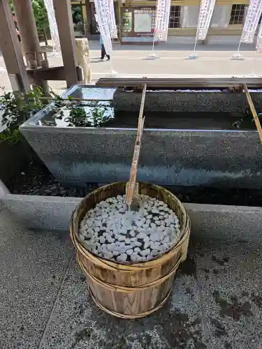 射水神社の{uncategorized: "未分類", other: "その他", undefined: "問題あり", building: "その他建物", grave: "お墓", sacred_gate: "鳥居", guardian: "狛犬", statue: "像", buddha: "仏像", history: "歴史", nature: "自然", garden: "庭園", animal: "動物", pagoda: "塔", temizu: "手水舎", mountain_gate: "山門・神門", sanctuary: "本殿・本堂", subordinate: "末社・摂社", art: "芸術", scenery: "景色", jizo: "地蔵", ema: "絵馬", goshuin: "御朱印", omikuji: "おみくじ", items: "授与品その他", amulet: "お守り", goshuincho: "御朱印帳", eats: "食事", festival: "お祭り", votive_dance: "神楽", shichigosan: "七五三参", wedding: "結婚式", experience: "体験その他", initially: "初詣", around: "周辺", anti_infection: "感染症対策"}