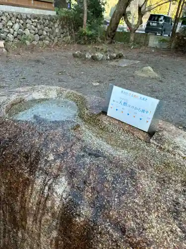 丹生川上神社（下社）の{uncategorized: "未分類", other: "その他", undefined: "問題あり", building: "その他建物", grave: "お墓", sacred_gate: "鳥居", guardian: "狛犬", statue: "像", buddha: "仏像", history: "歴史", nature: "自然", garden: "庭園", animal: "動物", pagoda: "塔", temizu: "手水舎", mountain_gate: "山門・神門", sanctuary: "本殿・本堂", subordinate: "末社・摂社", art: "芸術", scenery: "景色", jizo: "地蔵", ema: "絵馬", goshuin: "御朱印", omikuji: "おみくじ", items: "授与品その他", amulet: "お守り", goshuincho: "御朱印帳", eats: "食事", festival: "お祭り", votive_dance: "神楽", shichigosan: "七五三参", wedding: "結婚式", experience: "体験その他", initially: "初詣", around: "周辺", anti_infection: "感染症対策"}