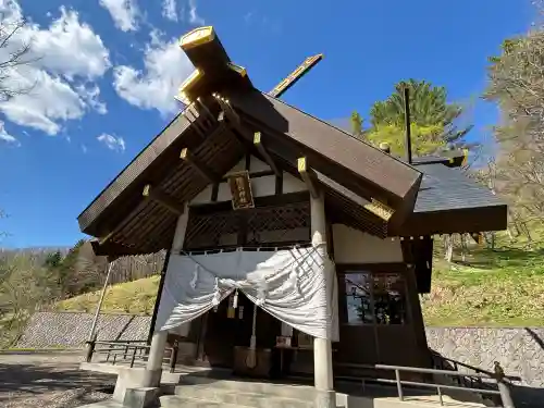 陸別神社の{uncategorized: "未分類", other: "その他", undefined: "問題あり", building: "その他建物", grave: "お墓", sacred_gate: "鳥居", guardian: "狛犬", statue: "像", buddha: "仏像", history: "歴史", nature: "自然", garden: "庭園", animal: "動物", pagoda: "塔", temizu: "手水舎", mountain_gate: "山門・神門", sanctuary: "本殿・本堂", subordinate: "末社・摂社", art: "芸術", scenery: "景色", jizo: "地蔵", ema: "絵馬", goshuin: "御朱印", omikuji: "おみくじ", items: "授与品その他", amulet: "お守り", goshuincho: "御朱印帳", eats: "食事", festival: "お祭り", votive_dance: "神楽", shichigosan: "七五三参", wedding: "結婚式", experience: "体験その他", initially: "初詣", around: "周辺", anti_infection: "感染症対策"}