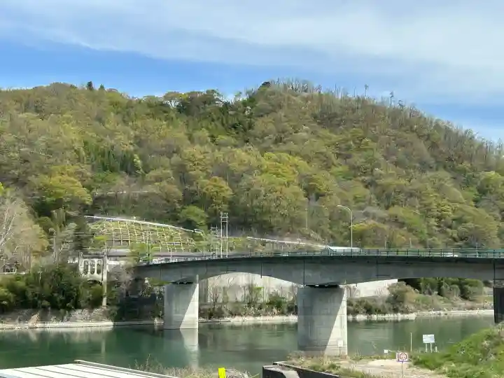 八代神明宮の{uncategorized: "未分類", other: "その他", undefined: "問題あり", building: "その他建物", grave: "お墓", sacred_gate: "鳥居", guardian: "狛犬", statue: "像", buddha: "仏像", history: "歴史", nature: "自然", garden: "庭園", animal: "動物", pagoda: "塔", temizu: "手水舎", mountain_gate: "山門・神門", sanctuary: "本殿・本堂", subordinate: "末社・摂社", art: "芸術", scenery: "景色", jizo: "地蔵", ema: "絵馬", goshuin: "御朱印", omikuji: "おみくじ", items: "授与品その他", amulet: "お守り", goshuincho: "御朱印帳", eats: "食事", festival: "お祭り", votive_dance: "神楽", shichigosan: "七五三参", wedding: "結婚式", experience: "体験その他", initially: "初詣", around: "周辺", anti_infection: "感染症対策"}