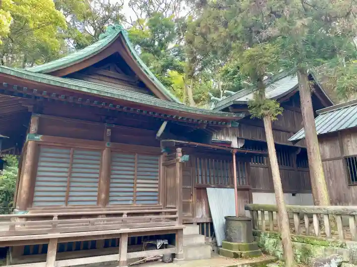 諏訪大神社の{uncategorized: "未分類", other: "その他", undefined: "問題あり", building: "その他建物", grave: "お墓", sacred_gate: "鳥居", guardian: "狛犬", statue: "像", buddha: "仏像", history: "歴史", nature: "自然", garden: "庭園", animal: "動物", pagoda: "塔", temizu: "手水舎", mountain_gate: "山門・神門", sanctuary: "本殿・本堂", subordinate: "末社・摂社", art: "芸術", scenery: "景色", jizo: "地蔵", ema: "絵馬", goshuin: "御朱印", omikuji: "おみくじ", items: "授与品その他", amulet: "お守り", goshuincho: "御朱印帳", eats: "食事", festival: "お祭り", votive_dance: "神楽", shichigosan: "七五三参", wedding: "結婚式", experience: "体験その他", initially: "初詣", around: "周辺", anti_infection: "感染症対策"}