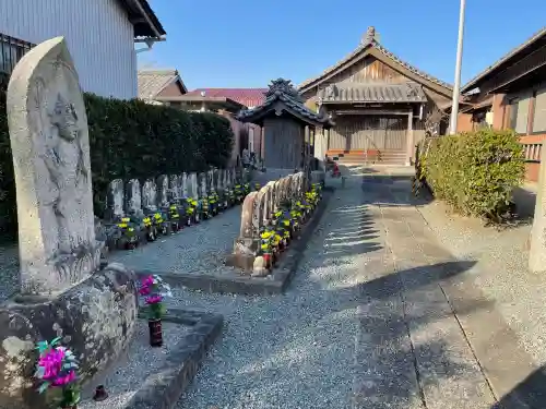 観音寺の{uncategorized: "未分類", other: "その他", undefined: "問題あり", building: "その他建物", grave: "お墓", sacred_gate: "鳥居", guardian: "狛犬", statue: "像", buddha: "仏像", history: "歴史", nature: "自然", garden: "庭園", animal: "動物", pagoda: "塔", temizu: "手水舎", mountain_gate: "山門・神門", sanctuary: "本殿・本堂", subordinate: "末社・摂社", art: "芸術", scenery: "景色", jizo: "地蔵", ema: "絵馬", goshuin: "御朱印", omikuji: "おみくじ", items: "授与品その他", amulet: "お守り", goshuincho: "御朱印帳", eats: "食事", festival: "お祭り", votive_dance: "神楽", shichigosan: "七五三参", wedding: "結婚式", experience: "体験その他", initially: "初詣", around: "周辺", anti_infection: "感染症対策"}