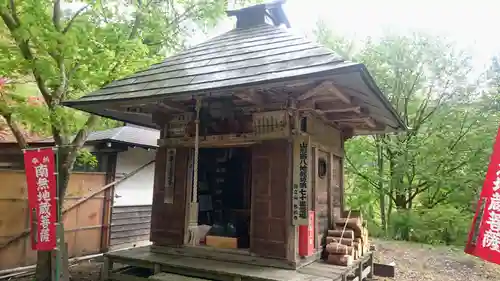 若松寺の本殿