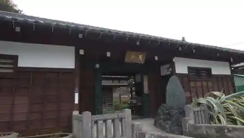 徳恩寺の山門