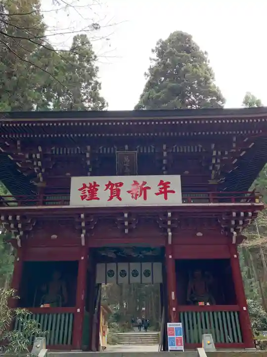 御岩神社の山門・神門