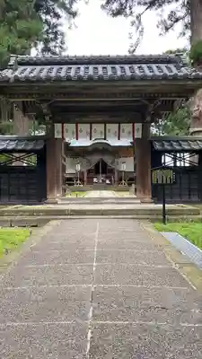 守りの神　藤基神社の山門・神門