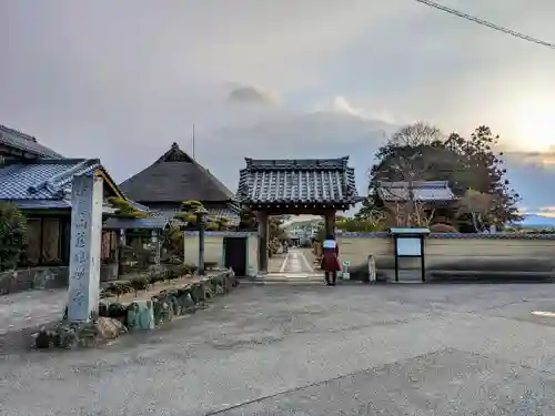 慈眼寺の山門