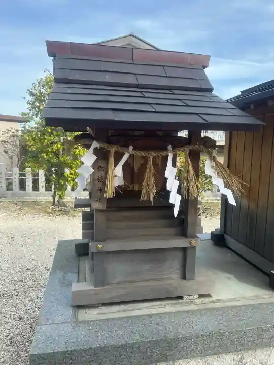 八ツ屋神明社の{uncategorized: "未分類", other: "その他", undefined: "問題あり", building: "その他建物", grave: "お墓", sacred_gate: "鳥居", guardian: "狛犬", statue: "像", buddha: "仏像", history: "歴史", nature: "自然", garden: "庭園", animal: "動物", pagoda: "塔", temizu: "手水舎", mountain_gate: "山門・神門", sanctuary: "本殿・本堂", subordinate: "末社・摂社", art: "芸術", scenery: "景色", jizo: "地蔵", ema: "絵馬", goshuin: "御朱印", omikuji: "おみくじ", items: "授与品その他", amulet: "お守り", goshuincho: "御朱印帳", eats: "食事", festival: "お祭り", votive_dance: "神楽", shichigosan: "七五三参", wedding: "結婚式", experience: "体験その他", initially: "初詣", around: "周辺", anti_infection: "感染症対策"}