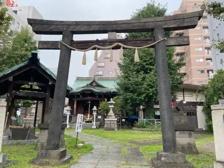 千束稲荷神社の鳥居