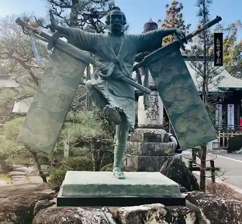 大井神社の像